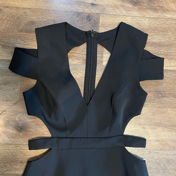 BCBGMaxAzria | Ava Cold Shoulder Cut-Out Full Length Formal Dress - Picture 7 of 13